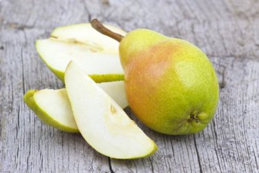 Benefícios de comer uma pera por dia