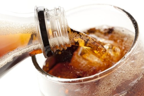 Evite Refrigerante para não sofrer com a distensão abdominal