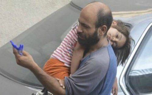 O "vendedor anônimo" só tinha oito canetas e uma filha faminta