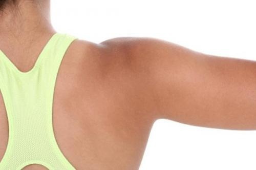 Quer fortalecer os ombros? Então não perca estes 7 exercícios!