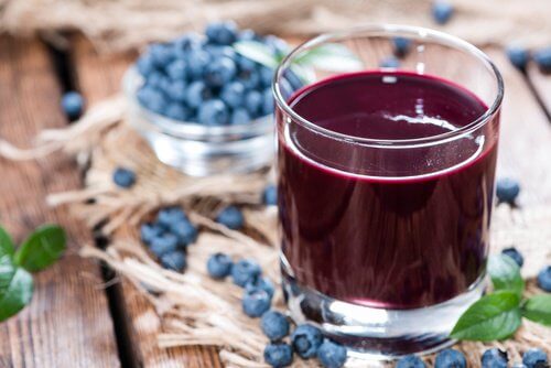 Suco-de-mirtilos