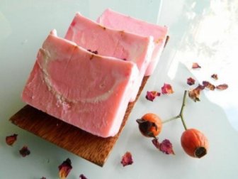 Sabonete de rosa mosqueta e babosa para a regeneração da pele