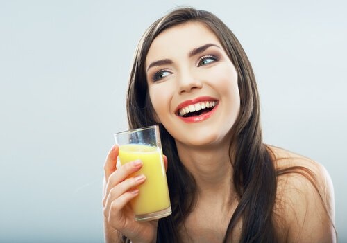 benefícios da água de abacaxi