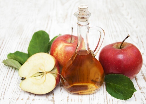 O vinagre de maçã serve para afastar os insetos