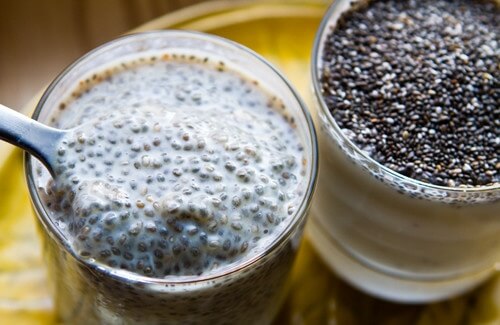 Vitamina-de-banana-morango-e-sementes-de-chia