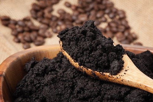 Creme de café para o contorno dos olhos