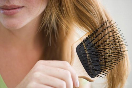 Como frear a queda de cabelo com remédios naturais Como frear a queda de cabelo com remédios naturais