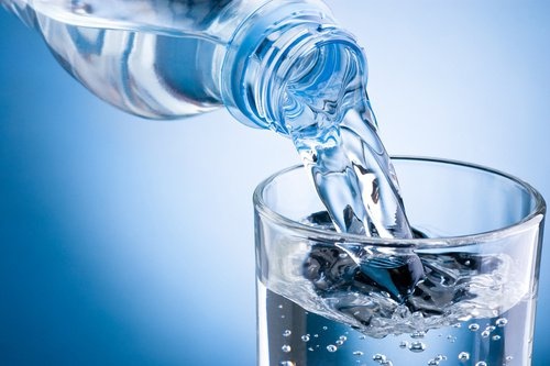 Agua-para-tratar-queda-de-cabelo