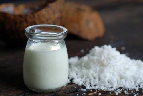 Leite-de-coco-para-a-queda-de cabelo