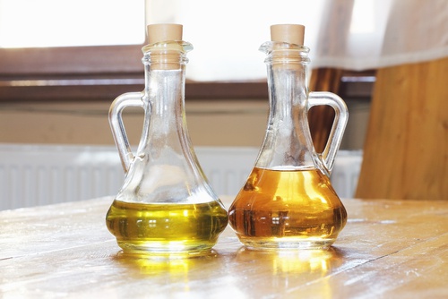 Vinagre e azeite são uma solução para arranhões nos móveis de madeira