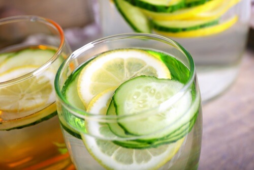 A água de pepino: uma bebida desintoxicante e diurética que ajuda a emagrecer