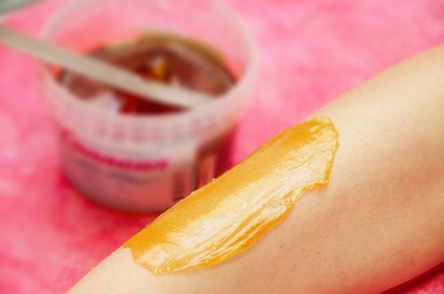 Cera natural para remover os pelos faciais