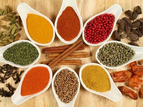 Especiarias-e-inflamacao-no-abdomen