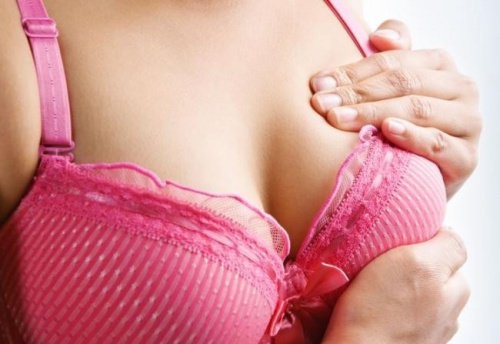 Hipersensibilidade e inflamação nos seios: causas que devemos ter em conta