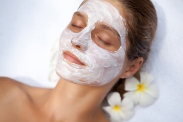 Como preparar uma máscara facial com efeito cicatrizante e antirrugas