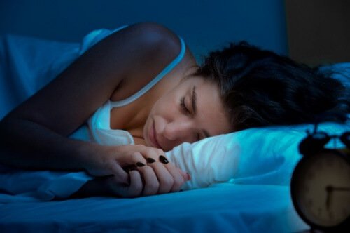 Como a posição que você dorme afeta o seu corpo