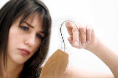 Remédios naturais para lidar com a queda de cabelo