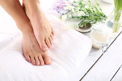 Secura nos pés? Alivie de forma natural com estes 5 remédios caseiros Secura nos pés? Alivie de forma natural com estes 5 remédios caseiros