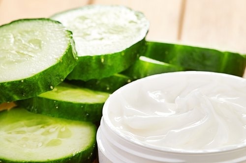 Como preparar um creme de limpeza de pepino