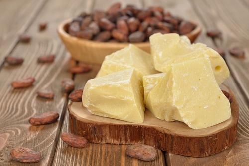 Creme de manteiga de cacau para calcanhares secos e rachados