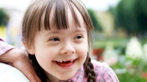 Criança com síndrome de Down