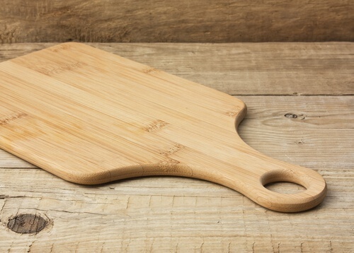 Sal para limpar a tábua da cozinha