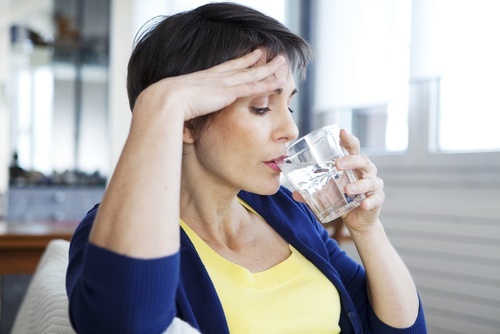 Sentir sede é algo que você deve saber sobre a menopausa