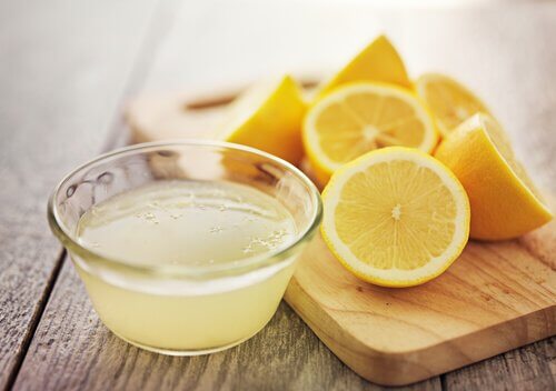 água com limão em jejum