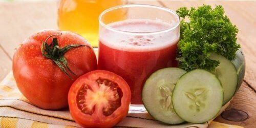 O suco de tomate, pepino e aipo é um dos melhores sucos para emagrecer