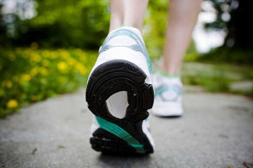 Caminhar, um exercício fácil para estar em forma e ficar saudável Caminhar, um exercício fácil para estar em forma e ficar saudável