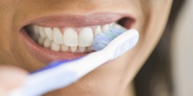 O que acontece com nosso corpo quando passamos muito tempo sem escovar os dentes