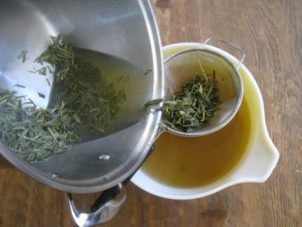 Como preparar álcool de alecrim e castanha da Índia para tratar a dor muscular e articular