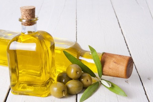 Azeite de oliva para prevenir a queda de cílios