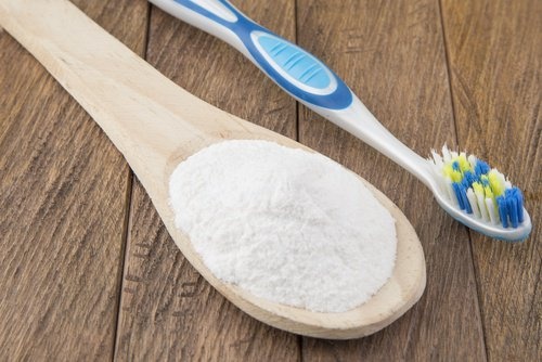 Bicarbonato-e-escova-dental