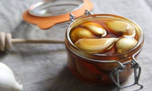 remedio-natural-de-alho-e-mel