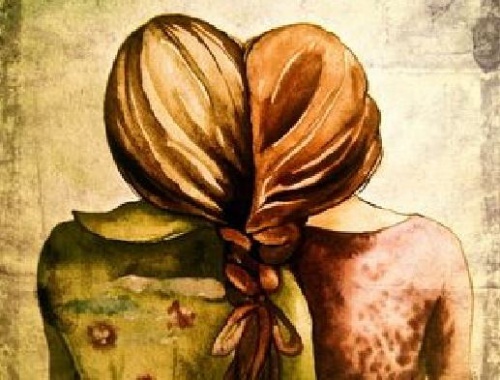 Imagem de irmãs com os cabelos entrelaçados ilustrando o vínculo entre irmãos