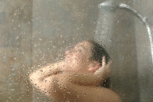 Benefícios de tomar uma ducha fria