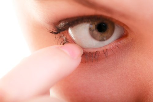 10 remédios naturais para a coceira nos olhos 10 remédios naturais para a coceira nos olhos