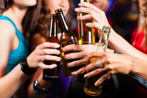 Abuso-do-alcool-e-medicamentos-500x334
