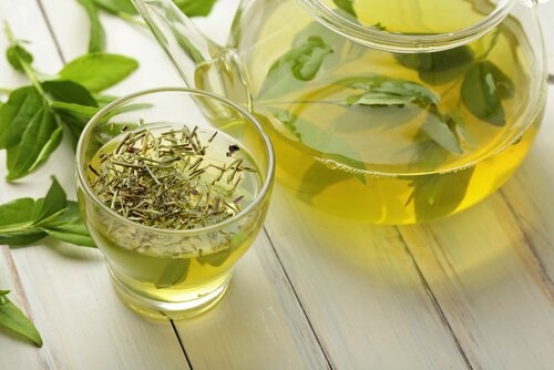 Chá verde para prevenir a queda de cílios