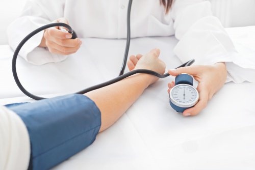 Controlar a pressão arterial para cuidar dos rins
