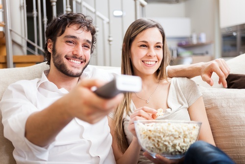 casal-vendo-filme-juntos