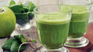 Suco de espinafre, cenoura, maçã e aneto para aumentar a energia