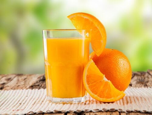 Suco de laranja para limpar o cólon