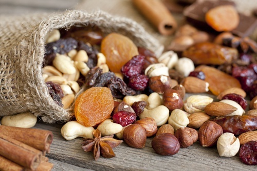 Frutos secos para prevenir a queda de cílios
