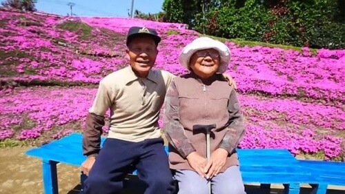 Um japonês plantou milhares de flores para que sua esposa cega sentisse seu aroma