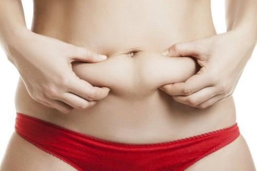 Gordura abdominal que pode ser combatida com uma vitamina de banana