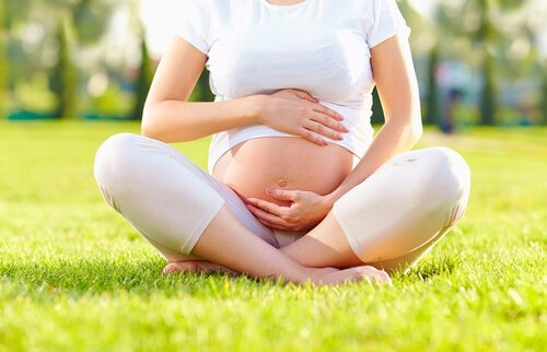 Mulher esperando ser mãe