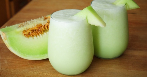 Suco de melão, espinafre e uva para a fadiga muscular