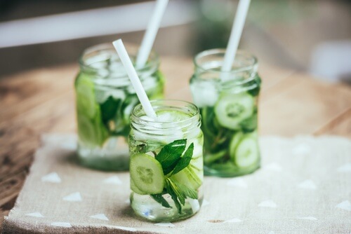 Agua-de-pepino-e-menta-500x334